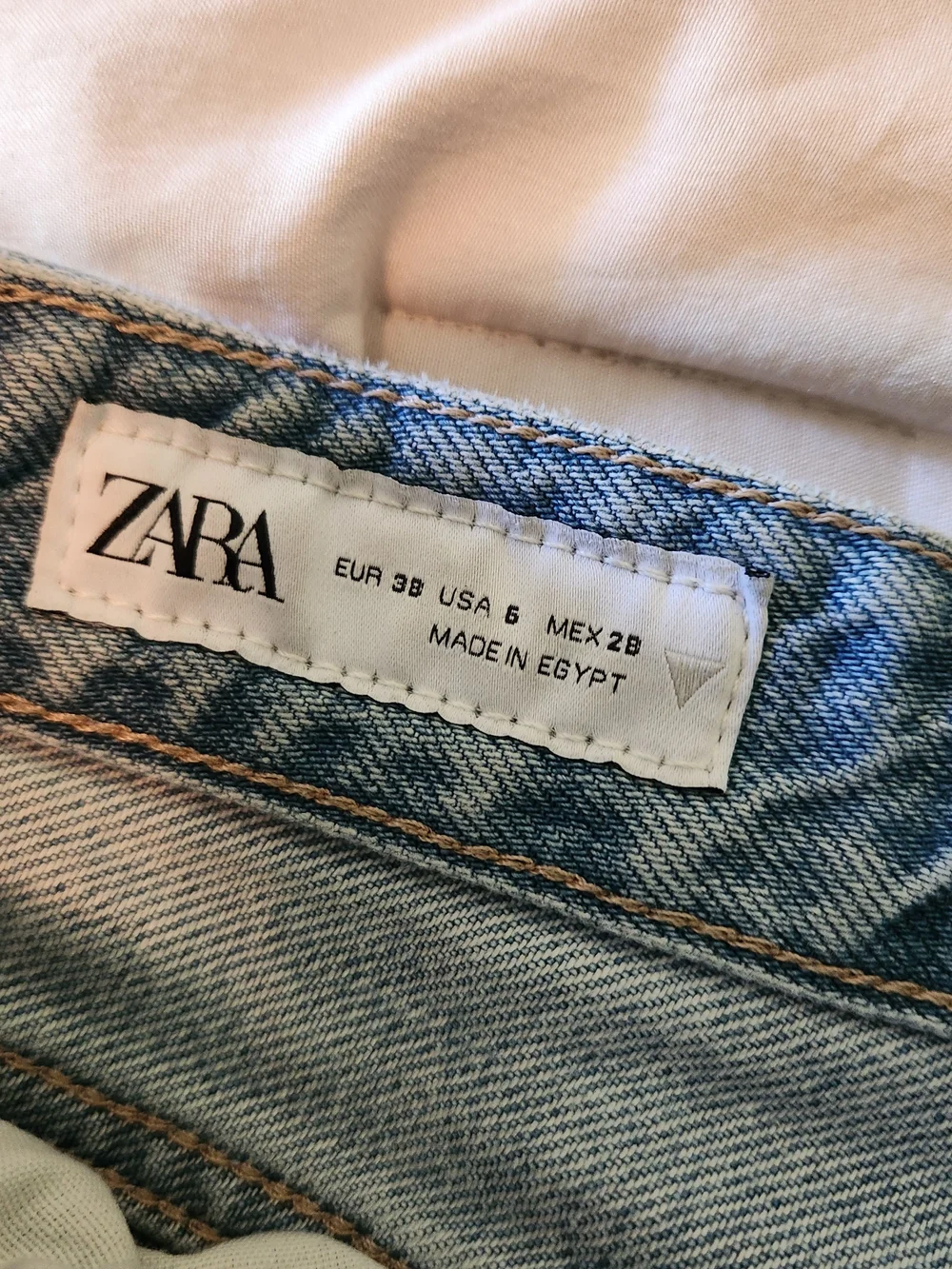 Zara Light Wash Frayed Hem Jeans